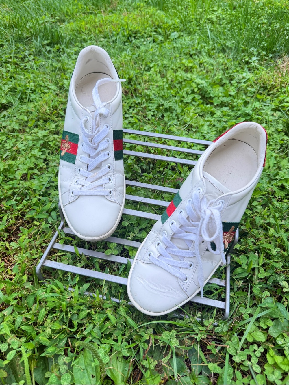 Gucci White Low-Top Sneakers with Green & Red Stripe